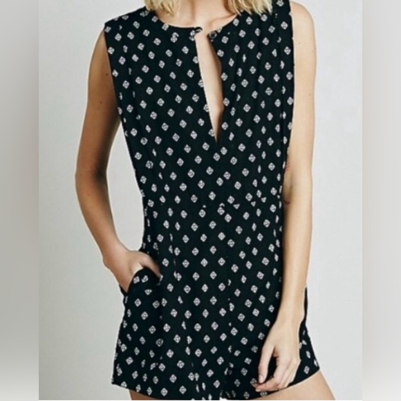 Free People Pants - Free People Ashley black white diamond print sleeveless Romper size XS pre-owned